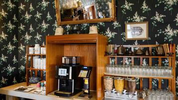 Café da manhã com buffet todos os dias (HUF 6000 por pessoa)