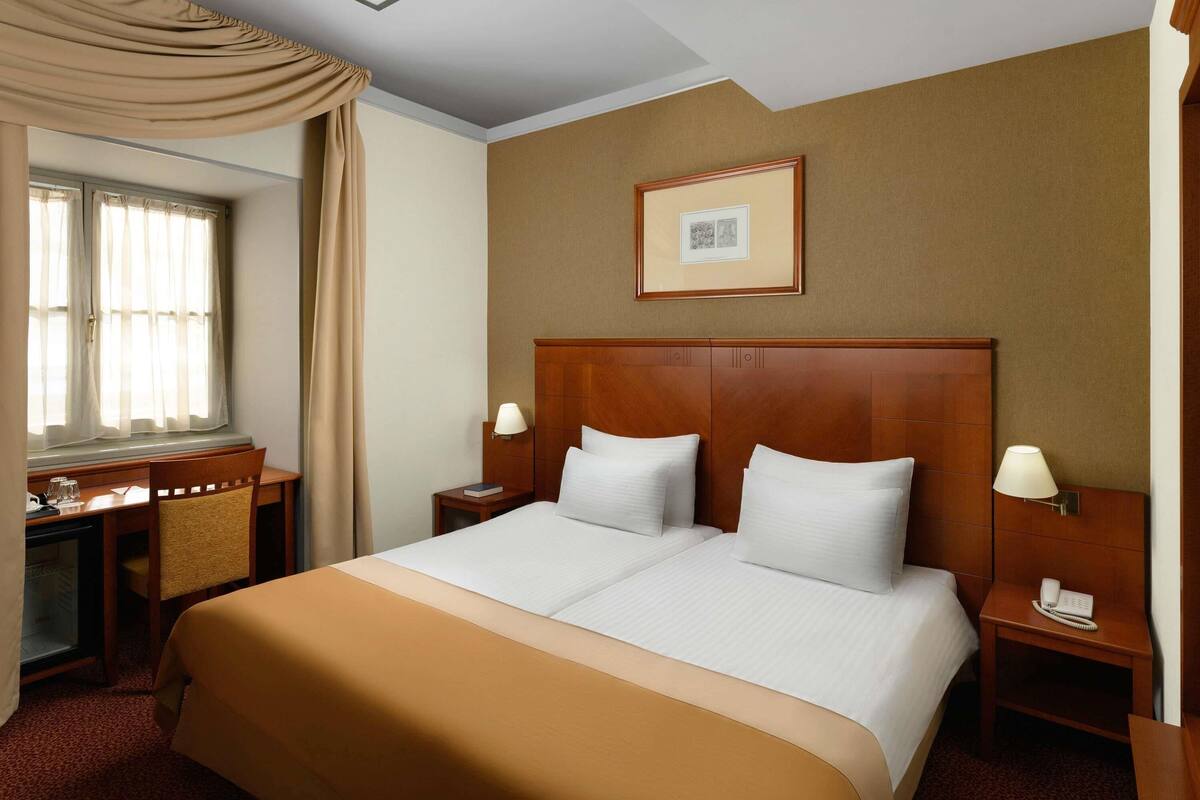 Classic Room, 1 Double Bed | In-room safe, desk, laptop workspace, blackout curtains