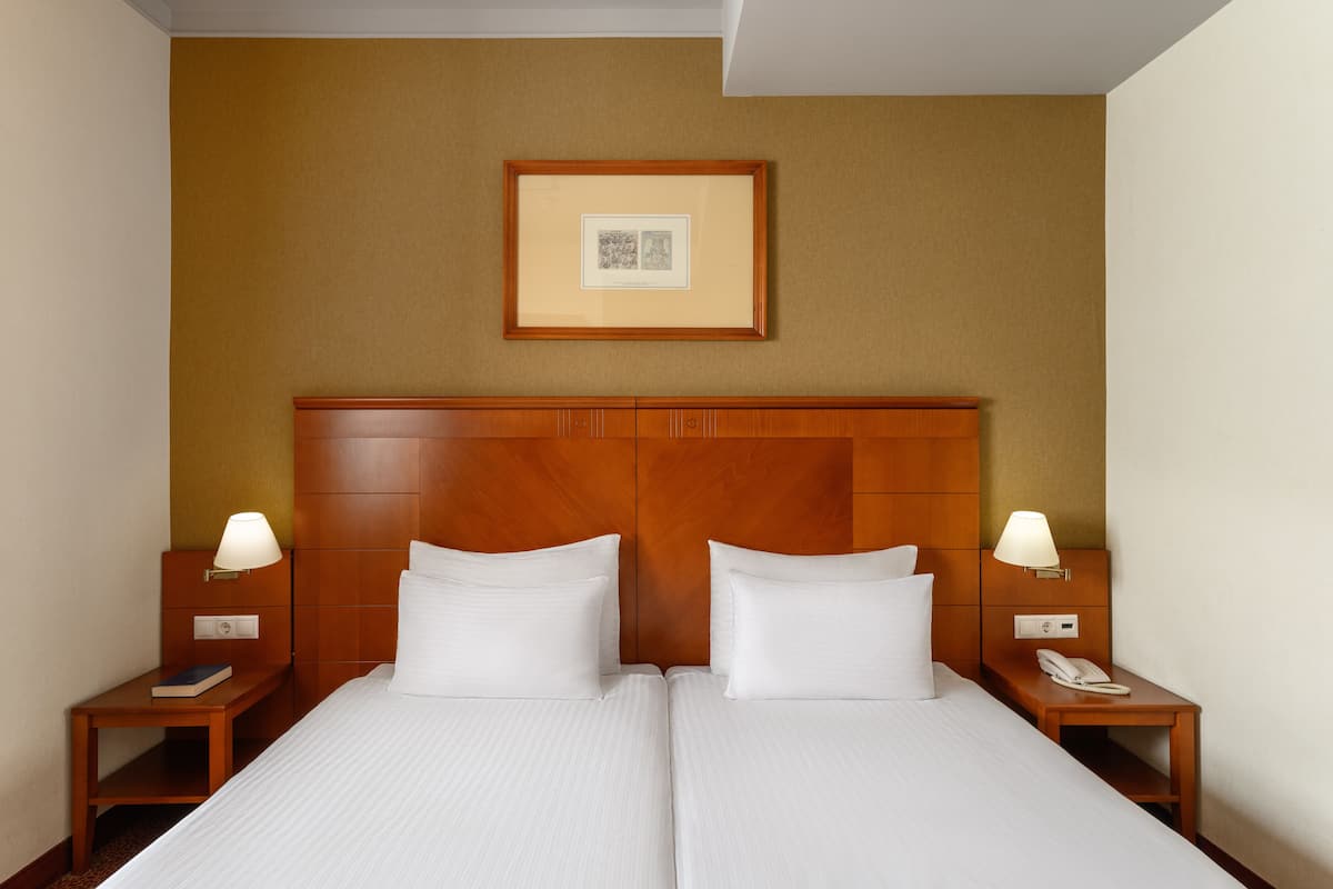 Classic Room, 1 Double Bed | In-room safe, desk, laptop workspace, blackout drapes