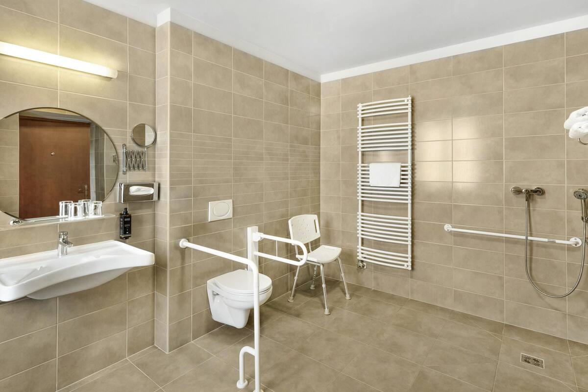 Superior Room, 2 Single Beds, Accessible | In-room safe, desk, laptop workspace, blackout curtains