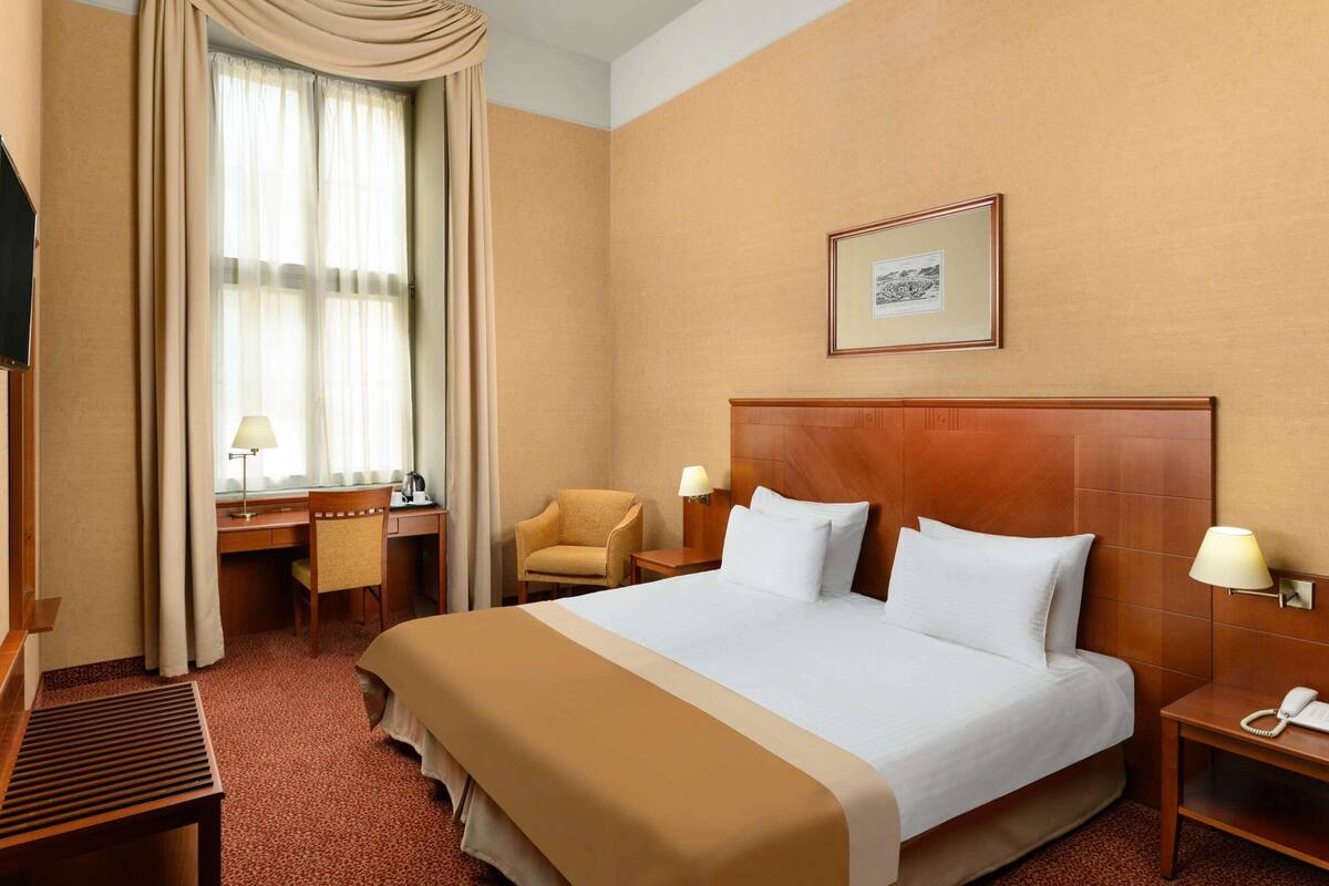 Superior Room, 1 Double Bed | In-room safe, desk, laptop workspace, blackout curtains
