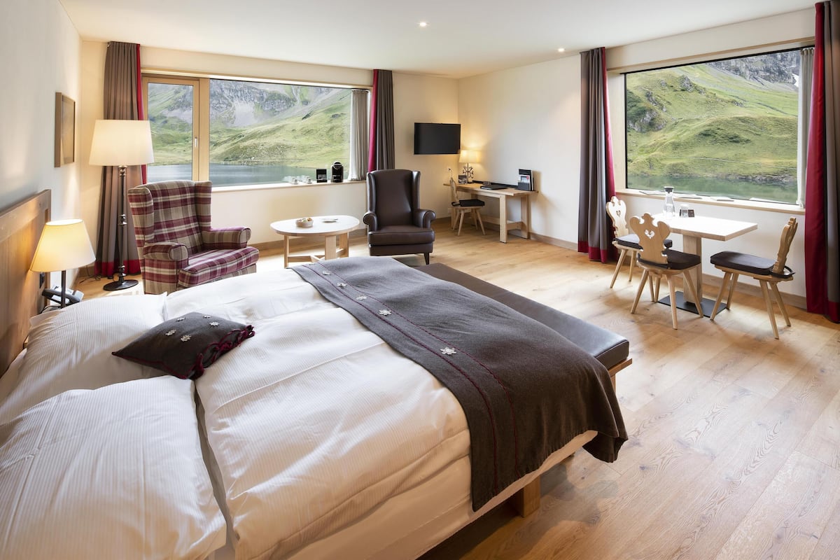 Junior Suite (Junior Suite) | Premium bedding, down comforters, minibar, in-room safe