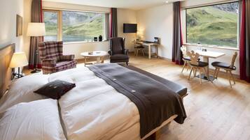 Junior Suite (Junior Suite) | Premium bedding, down comforters, minibar, in-room safe