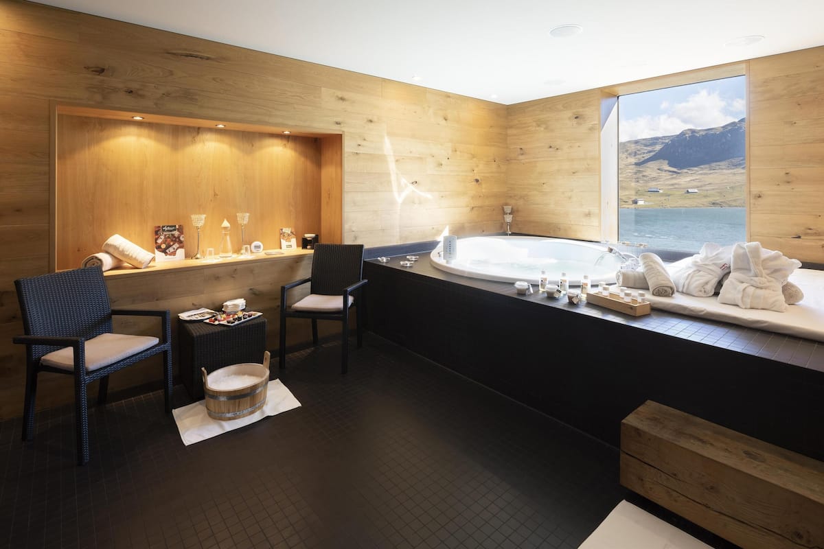 couples treatment room(s), sauna, steam room, body treatments