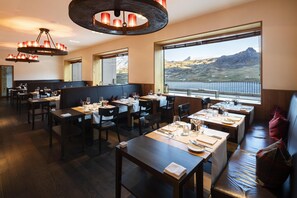 3 Restaurants, Frühstück, Mittagessen, Abendessen, internationale Küche