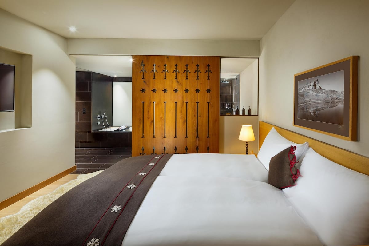 Suite (Lake View Suite) | Premium bedding, down comforters, minibar, in-room safe