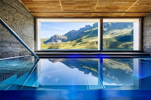 2 Innenpools, Liegestühle