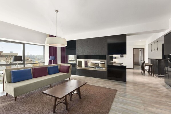 Minibar, in-room safe, desk, iron/ironing board