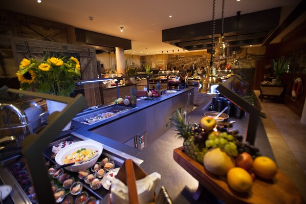 Free daily buffet breakfast