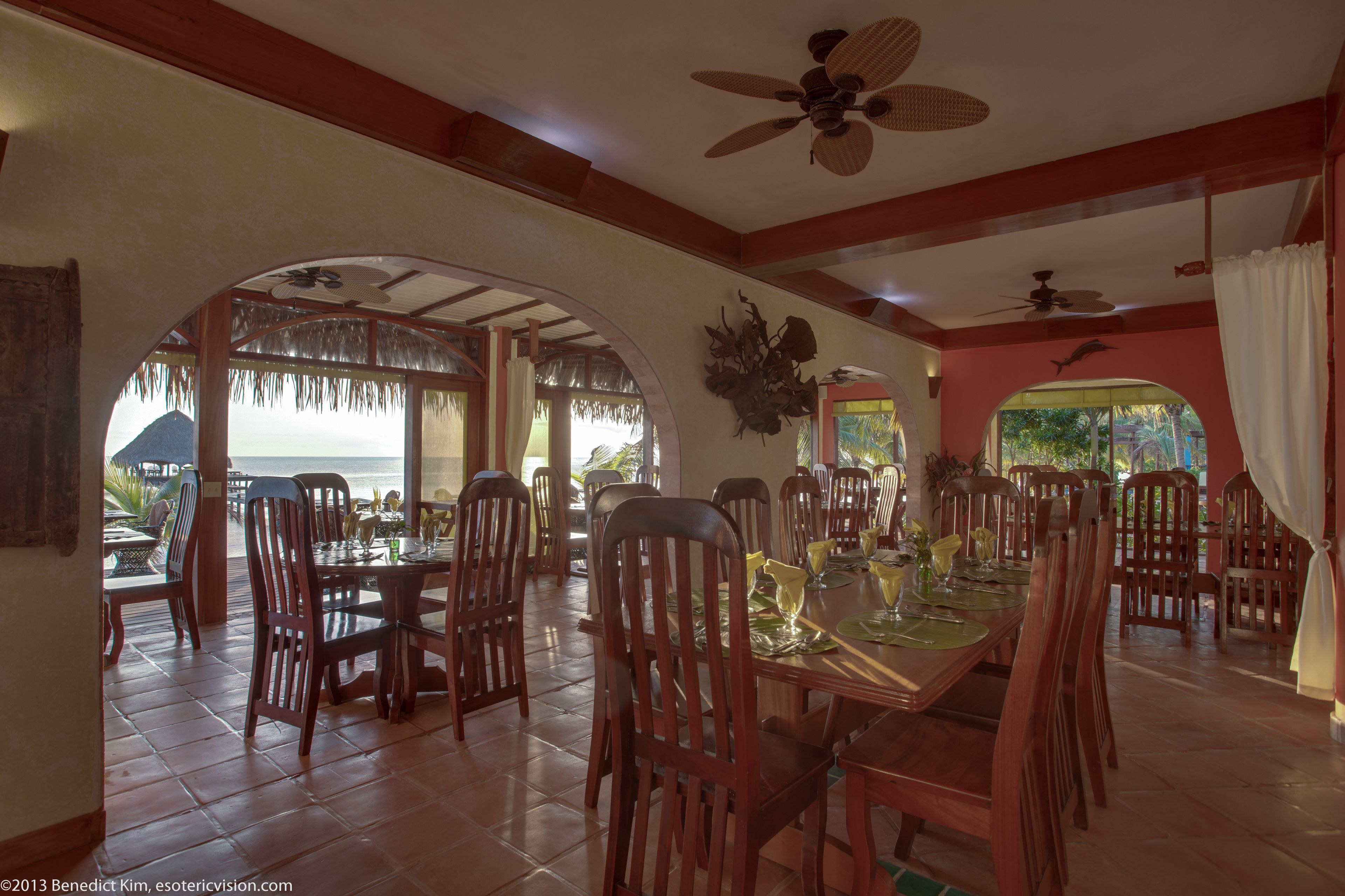 2 restaurants, breakfast, lunch, dinner served; international cuisine