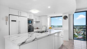 Tủ lạnh, lò vi sóng, lò nướng, bếp nấu