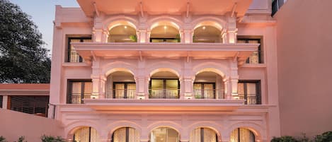 Fachada de la propiedad