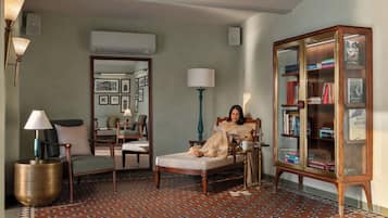 Premium bedding, in-room safe, desk, blackout drapes