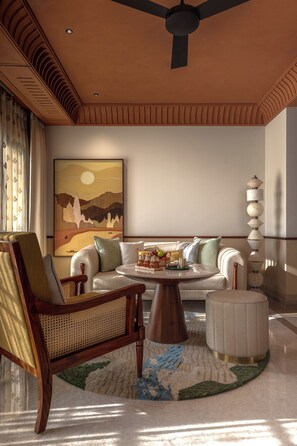 Luxe beddengoed, een kluis op de kamer, een bureau