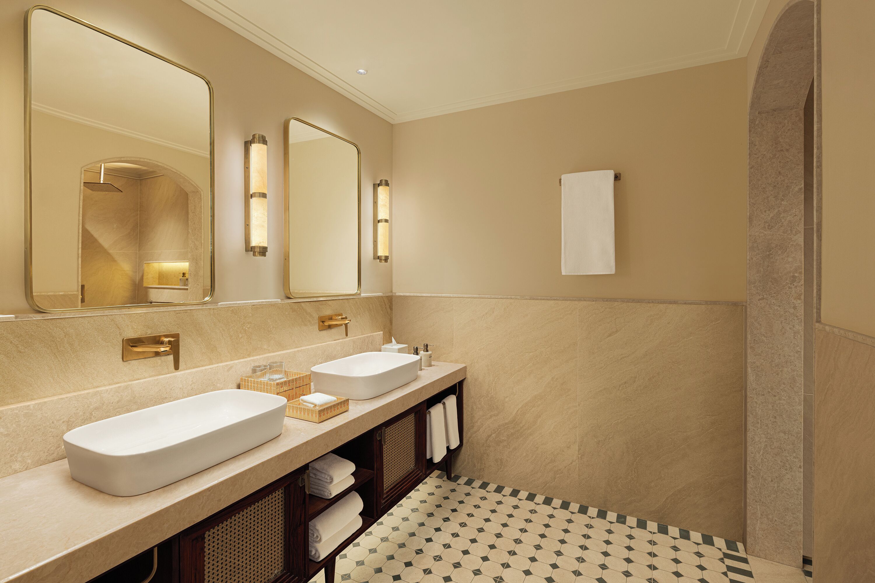 grand room, courtyard view (deluxe) | 1 bedroom, premium bedding, in-room safe, desk