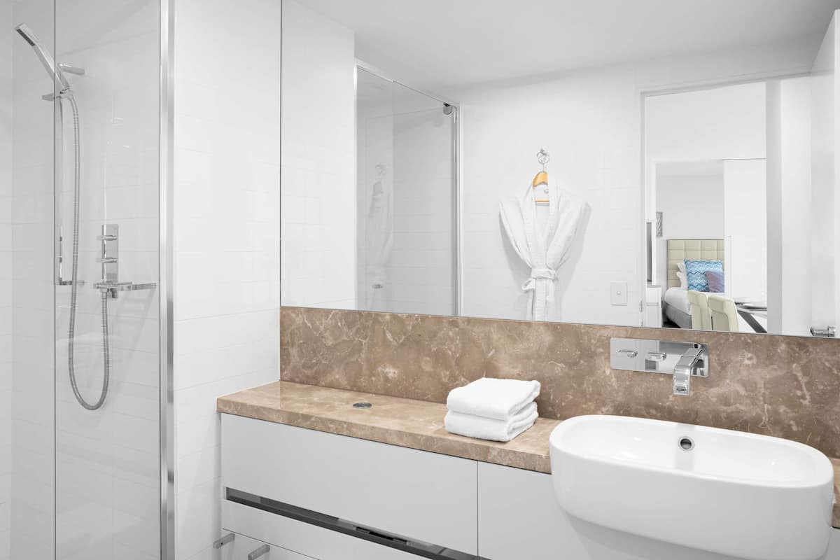 Huoneisto, 1 makuuhuone, valtamerinäköala | Minibaari, tallelokero huoneessa, silitysrauta/-lauta, vauvansängyt