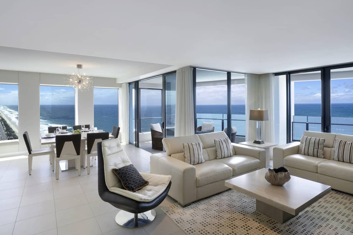 Penthouse, 3 habitaciones | Minibar y caja de seguridad en la habitación