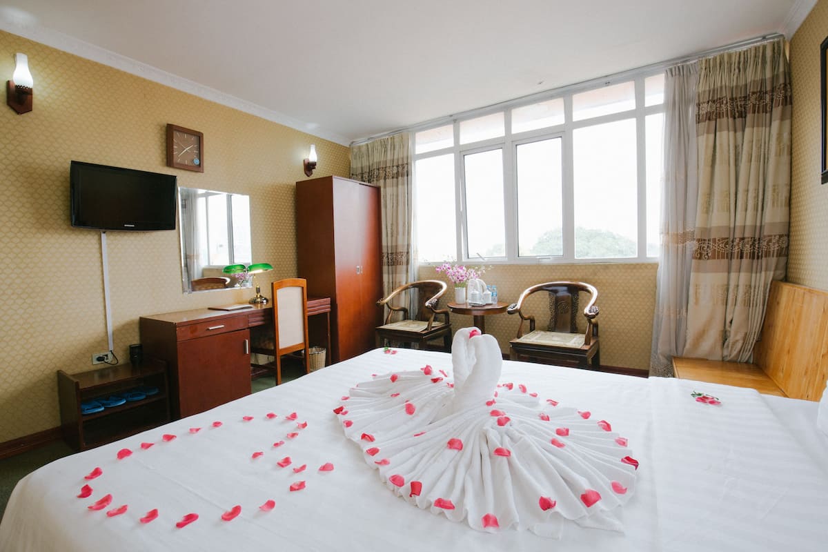 Quarto luxo, 1 cama de casal, vista para a cidade | 1 quarto, frigobar, cofres nos quartos, escrivaninha