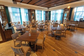 Frokost, lunsj og middag serveres