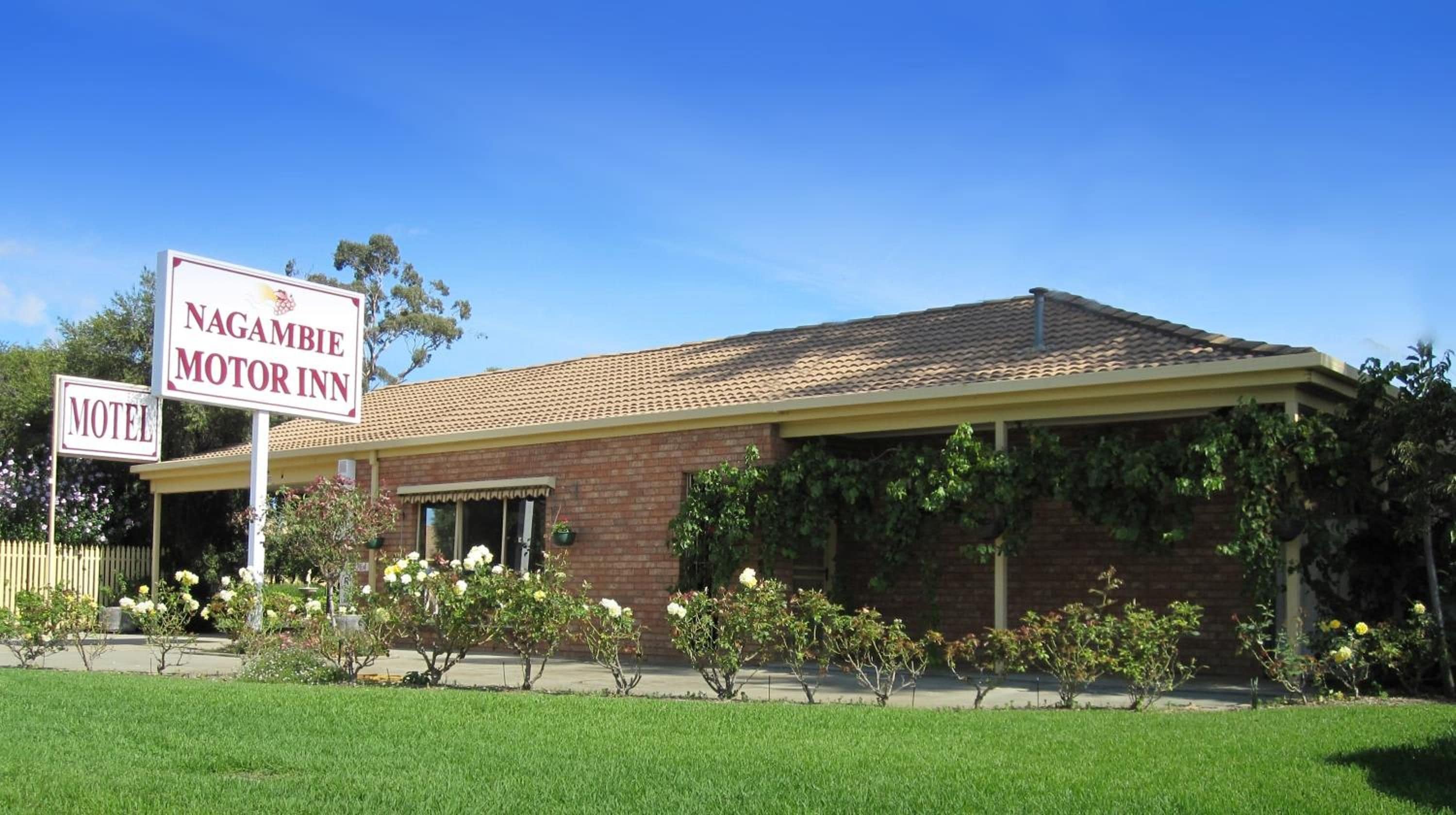 A brick building with a sign for Nagambie Motor Inn.
