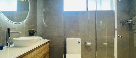 Ducha y cabezal de ducha tipo lluvia