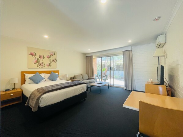 Premium bedding, desk, blackout drapes, iron/ironing board - Nagambie Motor Inn (Nagambie)