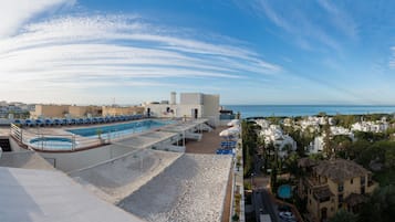 Seasonal outdoor pool, pool umbrellas, sun loungers