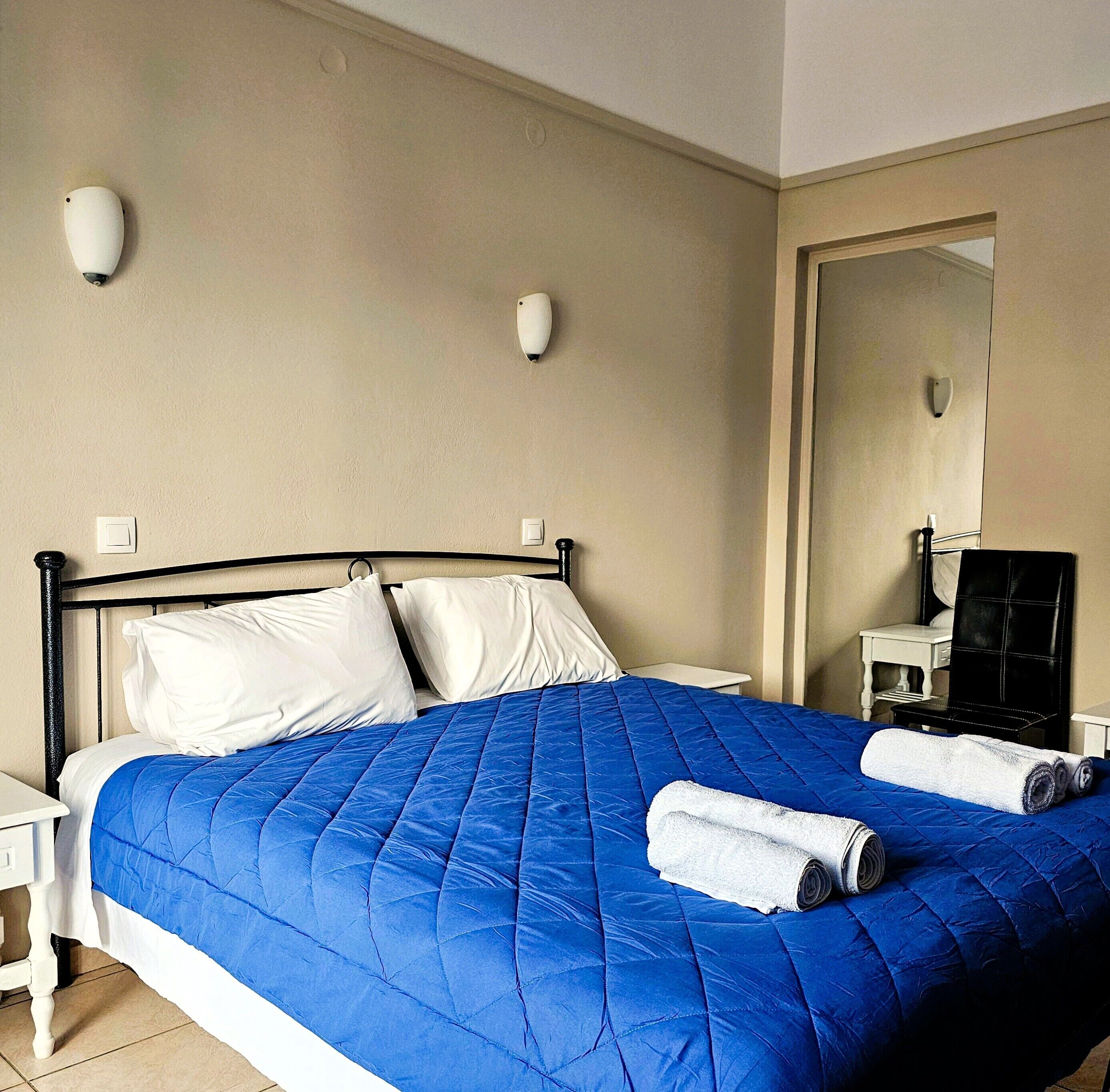Studio room for 2 | Blackout drapes, free WiFi, bed sheets