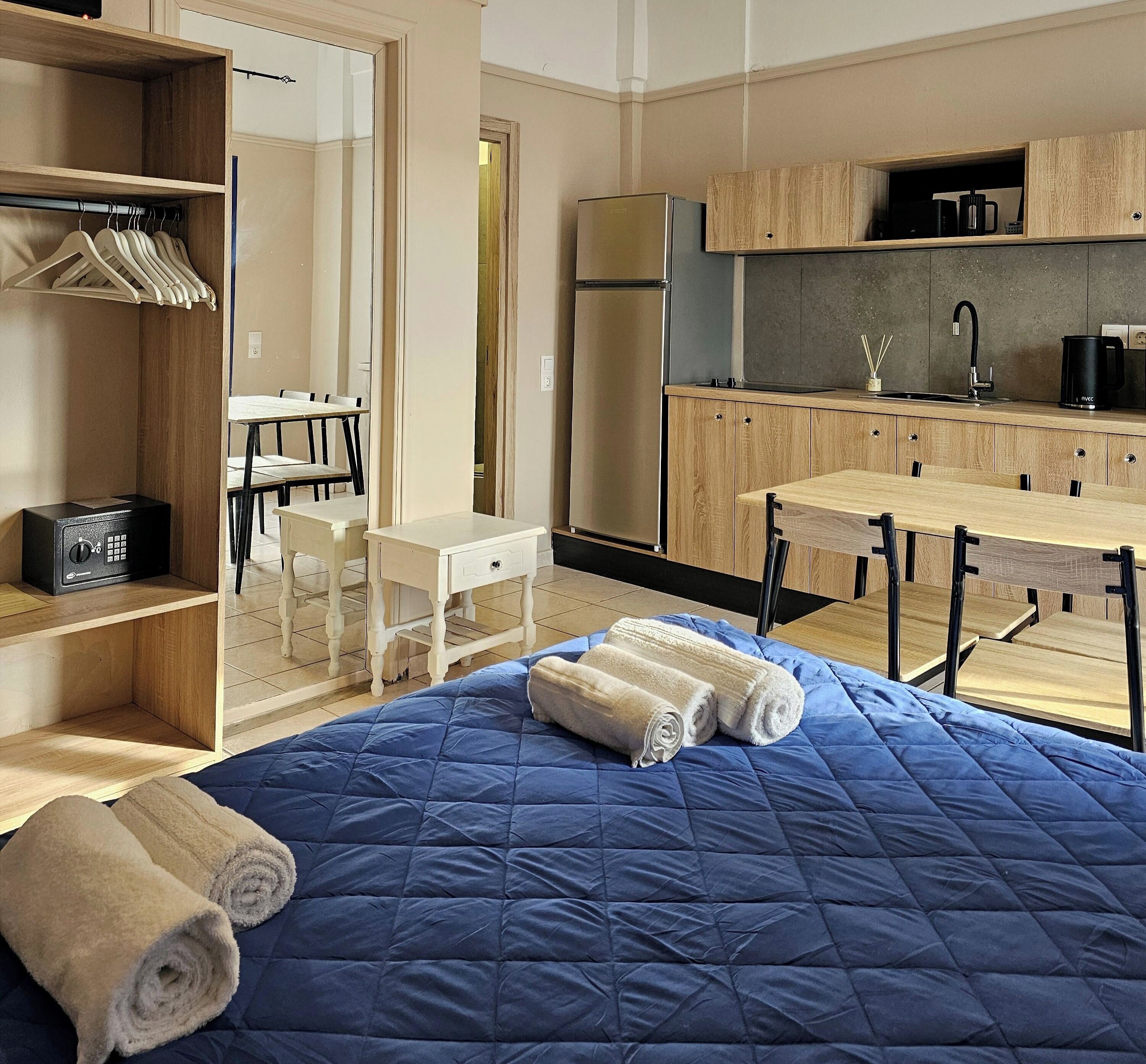 One Bedroom Apartment for 5 | Blackout drapes, free WiFi, bed sheets