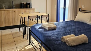 One Bedroom Apartment for 5 | 암막 커튼, 무료 WiFi, 침대 시트