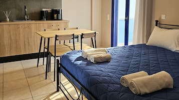 One Bedroom Apartment for 5 | Blackout curtains, free WiFi, bed sheets