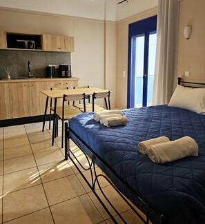 One Bedroom Apartment for 5 | Blackout drapes, free WiFi, bed sheets - Omega Rooms Anaxos (Lesvos)