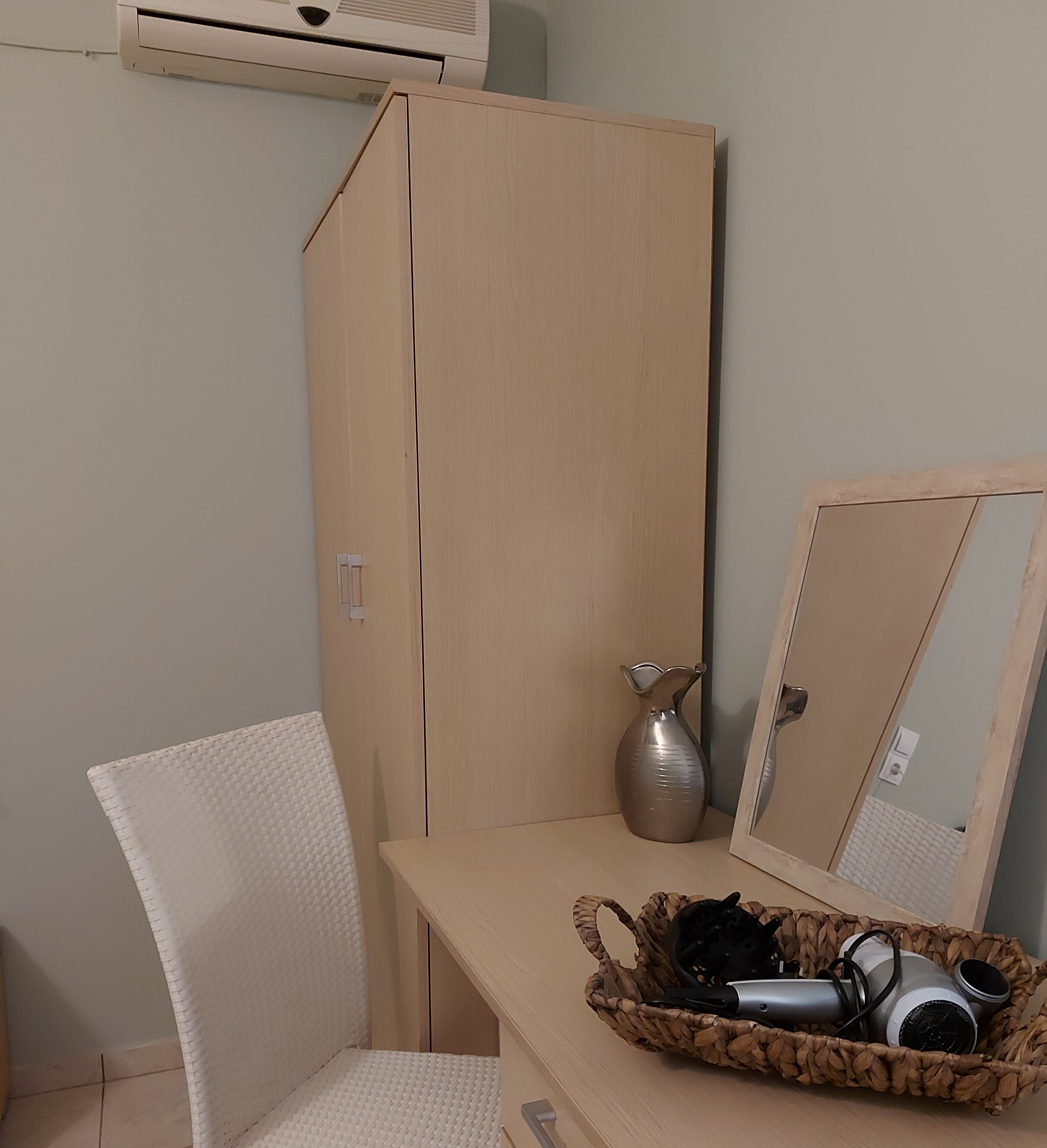 one bedroom apartment for 2 | 1 bedroom, blackout curtains, free wifi, bed sheets