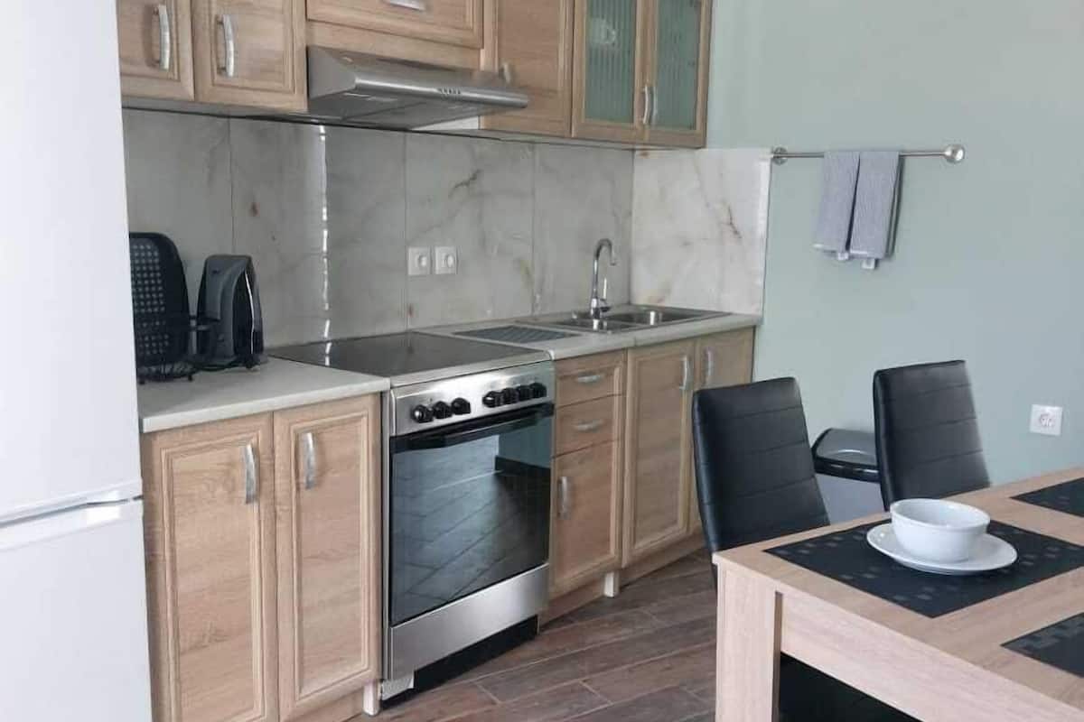 one bedroom apartment for 4 people b | private kitchen | full-sized fridge