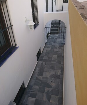 สแตนดาร์ดเพนท์เฮาส์, ระเบียง | เครื่องนอนระดับพรีเมียม, ผ้าม่านกันแสง, Wi-Fi ฟรี, ผ้าปูที่นอน