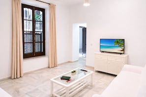 Premium bedding, blackout curtains, free WiFi, bed sheets - Apartamentos Larga 70 (El Puerto de Santa Maria)