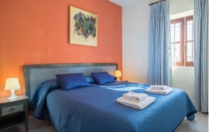 标准顶层房, 露台 | 高档床上用品、遮光窗帘、免费 WiFi、床单