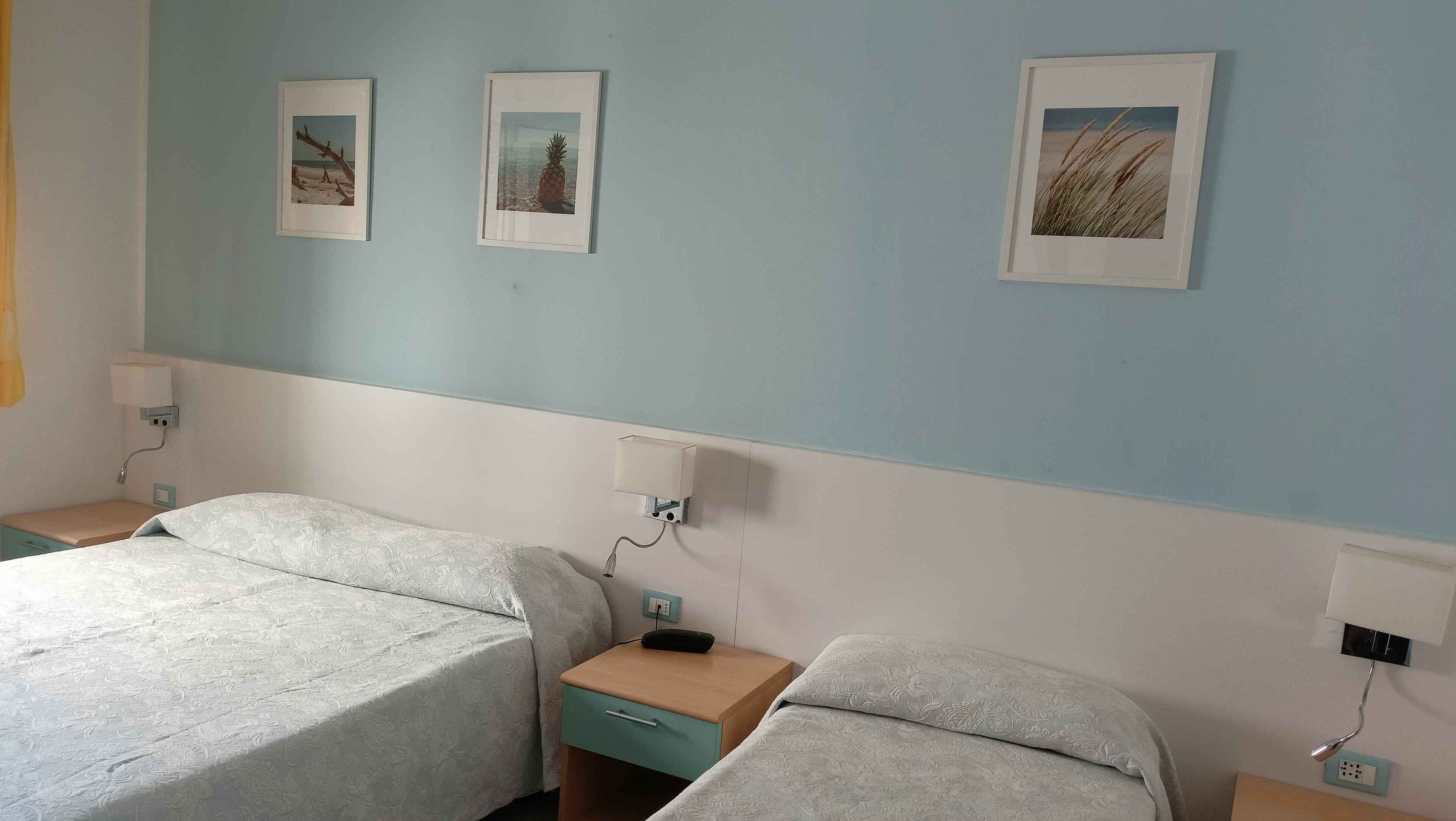 Triple Room | Minibar, in-room safe, desk, free WiFi