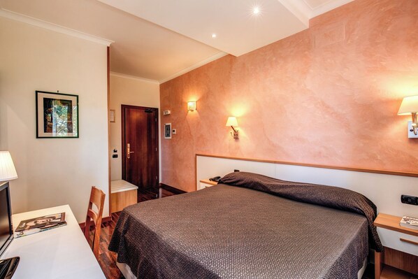 ملاءات إيطالية من طراز فريتي وأسرّة سليكت كومفورت وميني بار