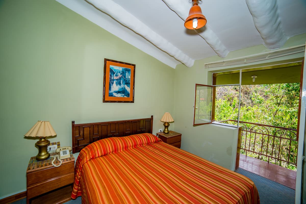 1 bedroom, in-room safe, individually decorated, individually furnished