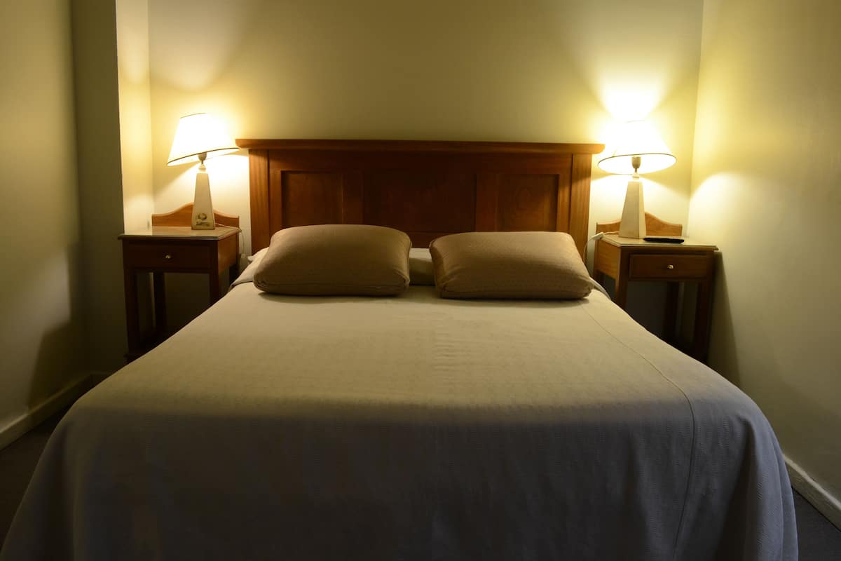 Premium bedding, in-room safe, blackout curtains, soundproofing