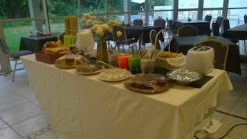 Petit déjeuner composé de spécialités régionales compris tous les jours