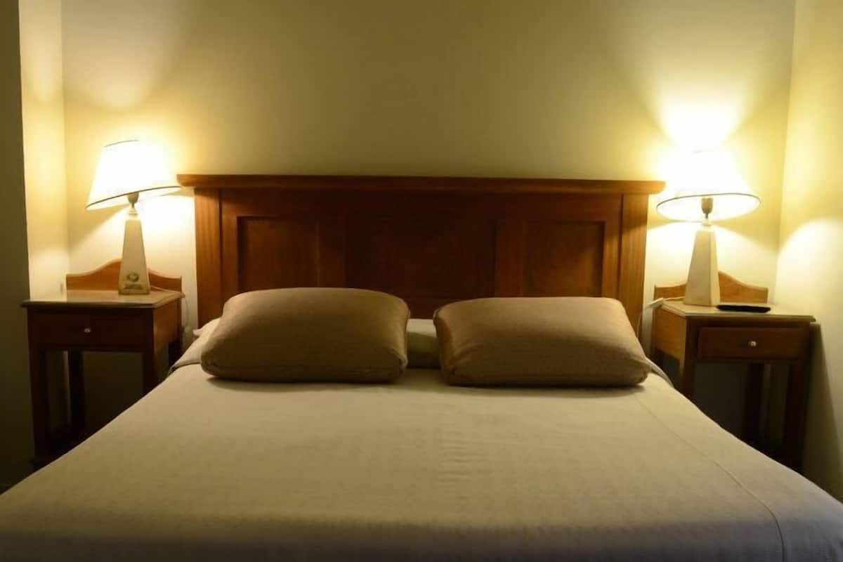 Premium bedding, in-room safe, blackout curtains, soundproofing