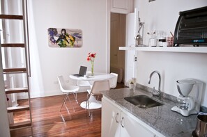 Fridge, microwave, espresso maker, coffee/tea maker - Palermo Hollywood House (Buenos Aires)