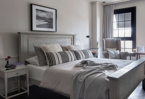 Ropa de cama de alta calidad y minibar 