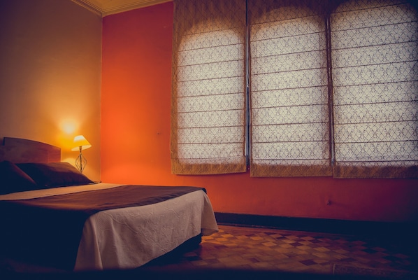 Quarto casal, banheiro privativo | Wi-Fi de cortesia, roupa de cama