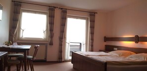 Classic Double Room, Private Bathroom | Iron/ironing board, free WiFi, bed sheets