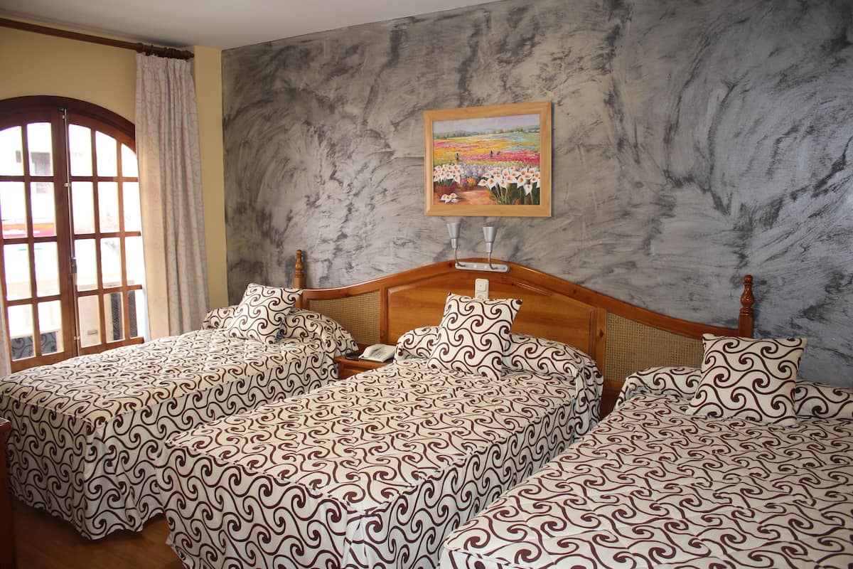 Triple Room | Living area