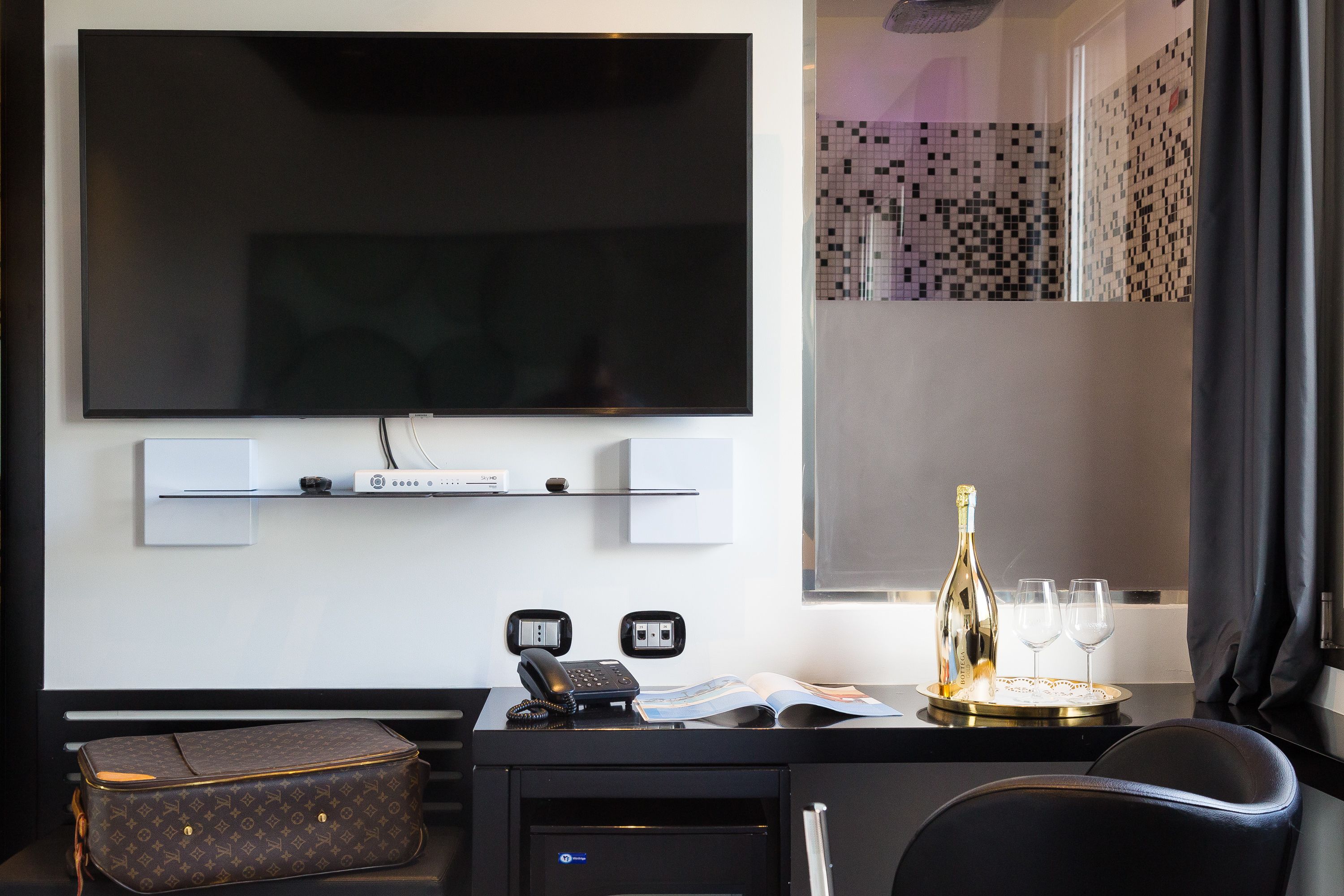 junior suite | premium bedding, free minibar items, in-room safe