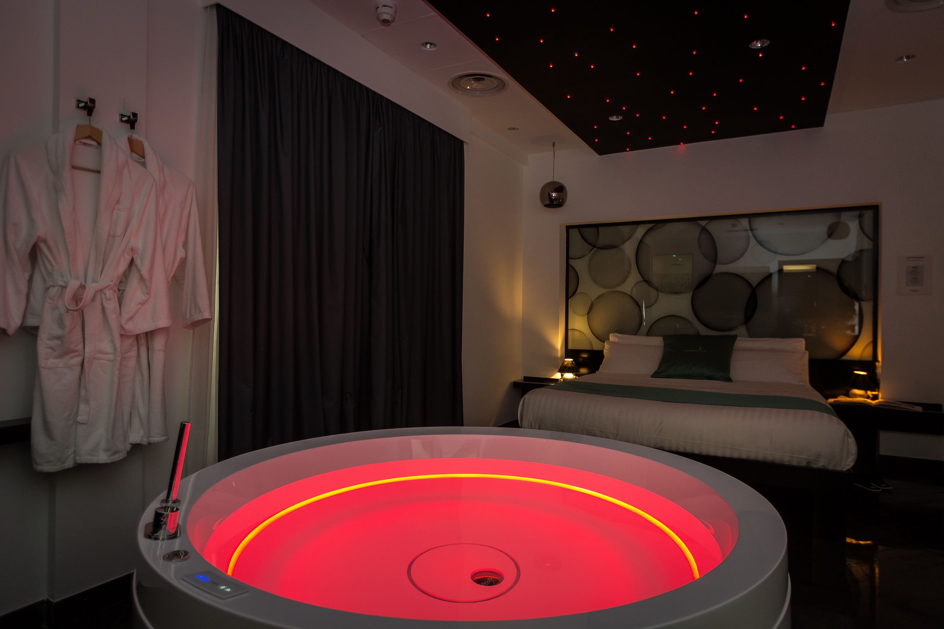 rainfall showerhead, free toiletries, hair dryer, bidet